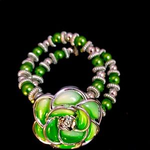 Green flower double crossed beaded charm bracelet